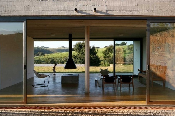 Casa em Joanopolis, vista da sala, Una Arquitetos, menção honrosa categoria profissional/ obras concluídas. Joanopolis, SP, 2005-2008.