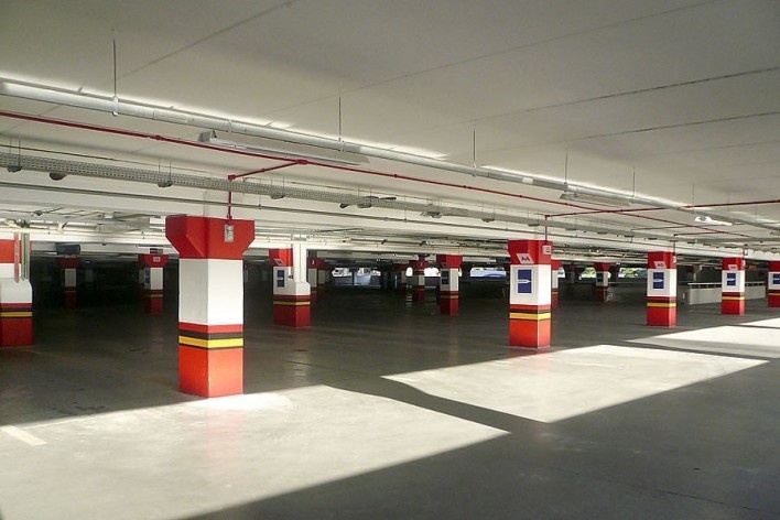 Supermercado Angeloni, Criciúma, 1976-1978 (original) e 2009-2011 (reforma e ampliação). Douglas Piccolo Arquitetura<br />Foto Cinara Piccolo 