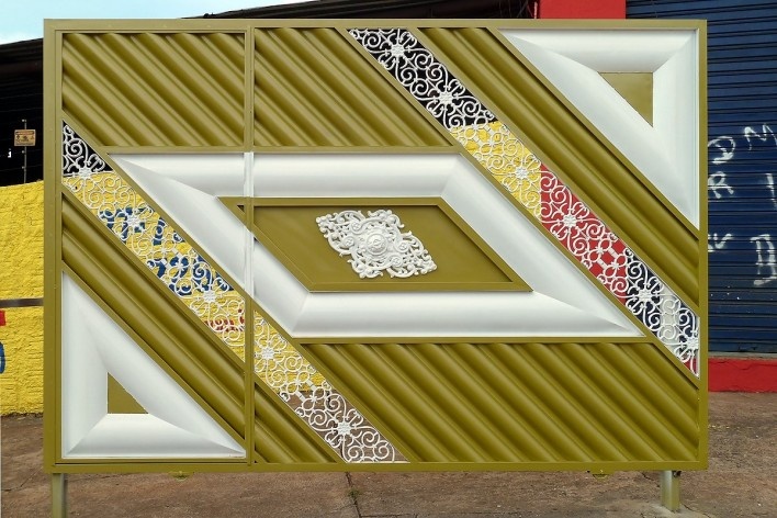 Portão residencial em exposição em loja especializada, Goiânia GO Brasil<br />Foto Michel Gorski 