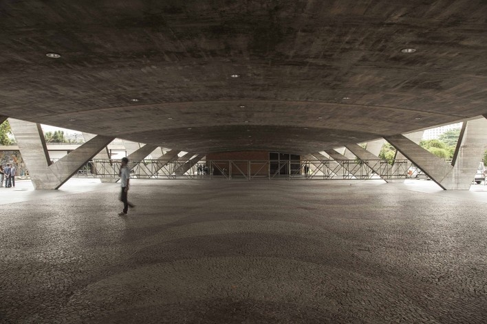 Instalação “À toa”, Museu de Arte Moderna do Rio de Janeiro, artista plástica Maria Baigur e arquiteto Adriano Carneiro de Mendonça e Antonio Pedro Coutinho<br />Foto Joana Traub Cseko 