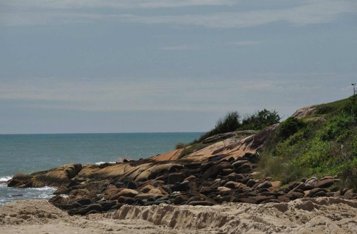 Praia da Gamboa, costão sul, Paulo Lopes SC<br />Foto José Tabacow 