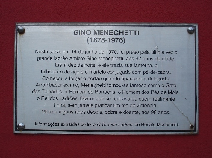Placa que conta peripécias do bandido Meneguetti<br />Foto Rogerio Batagliesi 