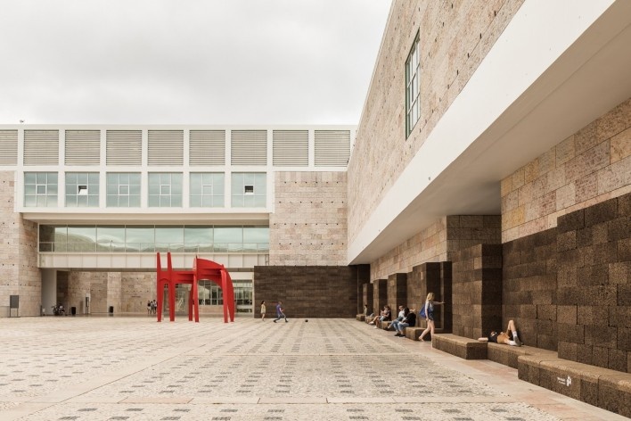 Uma praça no verão, José Neves
<br />Foto Francisco Nogueira 