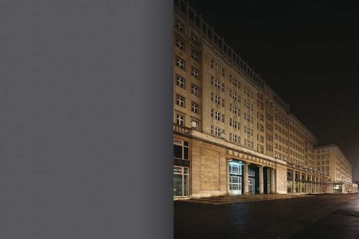 Edifícios do socialismo realista na avenida Karl Marx Alle, enorme bulevar de inspiração socialista em Berlim oriental. Exposição "Berlinscapes"<br />Foto Tuca Vieira 