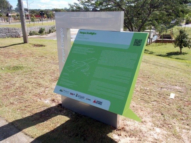 Sinalização turística para pedestres, conjunto urbanístico e arquitetônico da Pampulha<br />Foto Ulisses Morato de Andrade 
