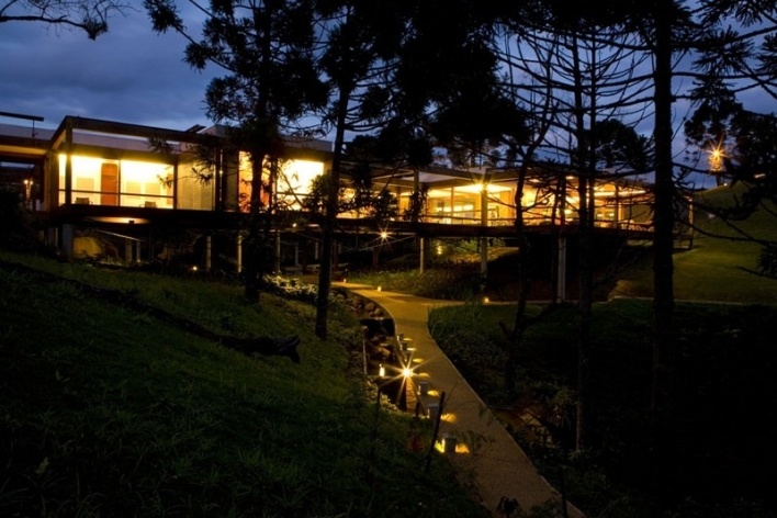 Casa Grelha, Serra da Mantiqueira SP. Forte, Gimenes & Marcondes Ferraz Arquitetos, 2007<br />Foto Leonardo Finotti 