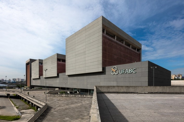 Campus UFABC, Santo André SP Brasil, 2006. Arquitetos Claudio Libeskind, Sandra Llovet, David Ruscalleda e Mario Lotfi / Libeskindllovet Arquitetos<br />Foto Nelson Kon 