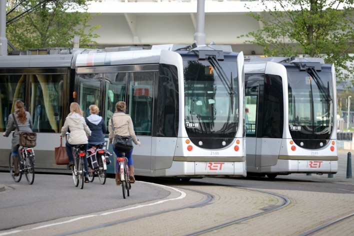 Ciclistas e tram nas imediações do festival<br />Foto Fabio Lima 
