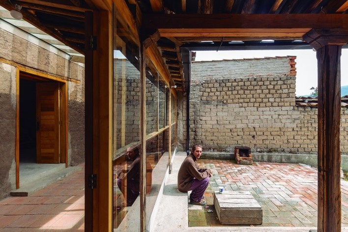 Casa de las Camas en el Aire, La Esperanza, Ibarra, Ecuador, 2017. Arquitectos David Barragán, Pascual Gangotena, Maríaluisa Borja y Esteban Benavides (autores) / Al Borde<br />Foto/photo Jag Studio 