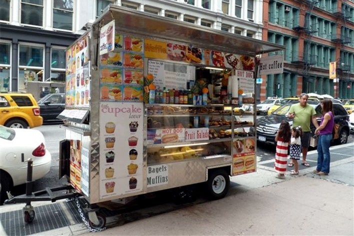 Comendo na rua, Nova York, Estados Unidos<br />Foto Michel Gorski 