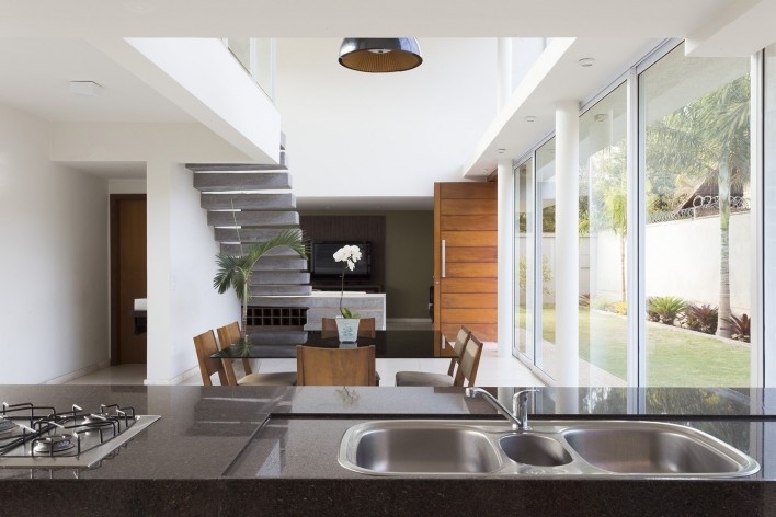 Casa vale do sol, pavimento térreo. Marcos Franchini<br />foto Gabriel Castro 