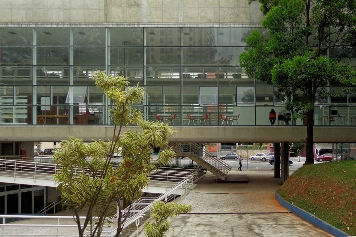 Terminal Digital do Ensino, São Caetano do Sul, 2008. Arquiteto José Augusto Aly