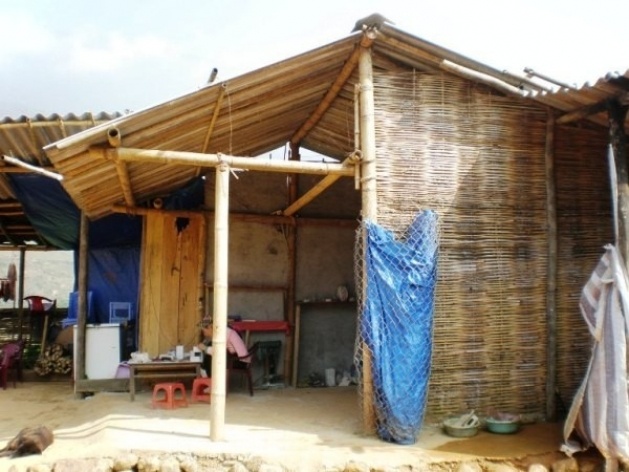 Sapa, Vale Muong Hoa, casa de bambu <br />Foto Lucia Maria Borges de Oliveira 