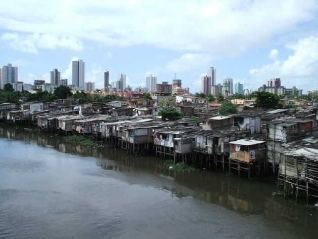 Casas sobre palafitas. Devastação do Mangue e da dignidade<br />Imagem dos autores do projeto 