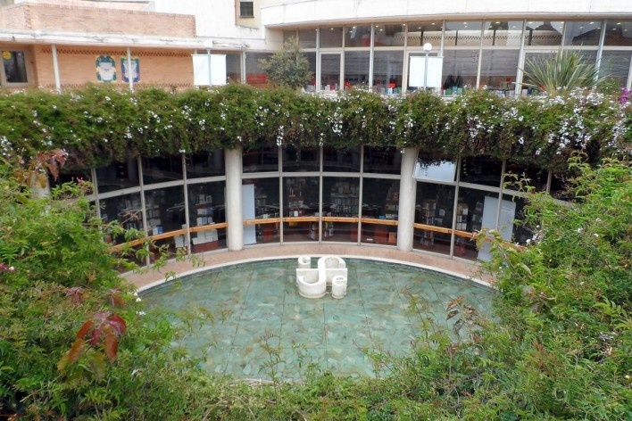 Espelho d’água central, no Centro Cultural Gabriel García Márquez<br />Foto Jéssica Rossone 