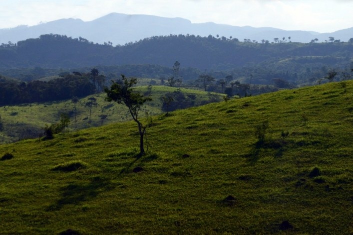 Paisagem cultural nos vários planos compostos pelas cadeias de montanhas<br />Foto/Photo Fabio Lima 