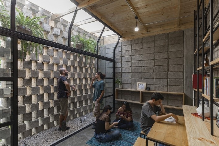 Casa Entre Bloques, Babahoyo, Ecuador, 2017. Arquitecto José Fernando Gómez M / Natura Futura Arquitectura<br />Foto Juan Alberto Andrade y Cuqui Rodriguez / Jag Studio 