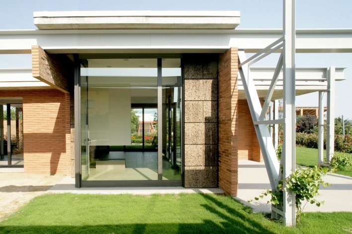 Casa Jardí 03, Igualada, Barcelona. Arquitetos Manuel Bailo e Rosa Rull, 2007<br />Foto divulgação / Foto divulgación 