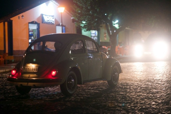 Outro fusca a percorrer as ruas do conjunto urbano protegido<br />Foto Fabio Lima 