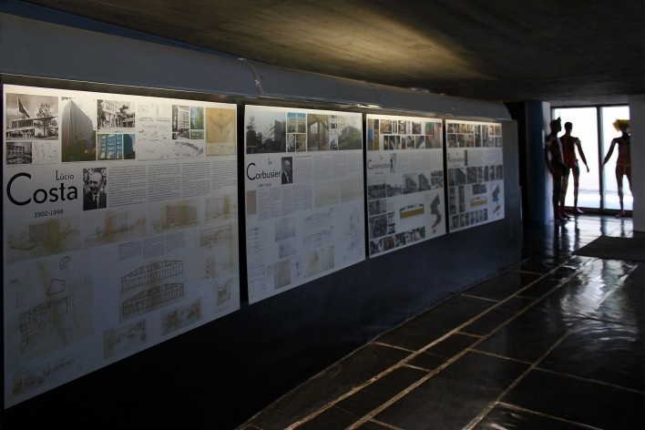 Casa do Brasil, exposição permanente, Cidade Universitária de Paris, arquitetos Lúcio Costa e Le Corbusier<br />Foto Maria Claudia Levy 