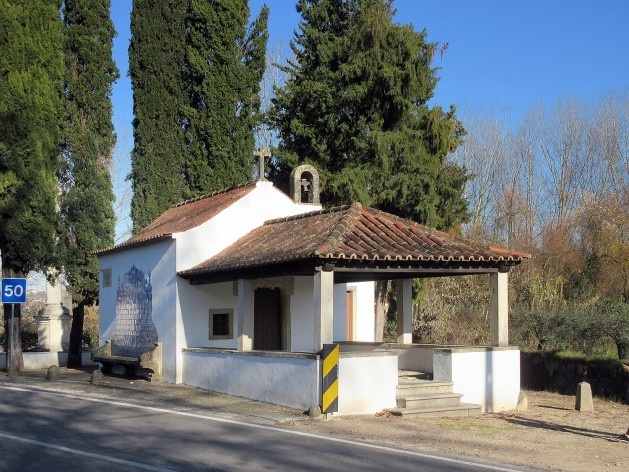 Capelinha alpendrada de São Lourenço, Caminho de Santiago, século 16<br />Foto Victor Hugo Mori 