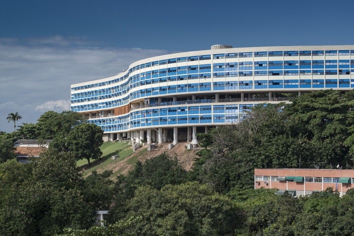 Conjunto Residencial Prefeito Mendes de Moraes (Pedregulho), Rio de Janeiro RJ Brasil, 1947. Arquitetos Affonso Eduardo Reidy e Carmen Portinho<br />Foto Cesar Barreto 