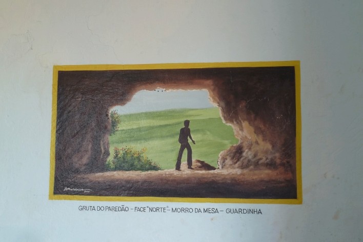 Capela no Morro da Mesa, pintura na parede interna<br />Foto Michel Gorski 