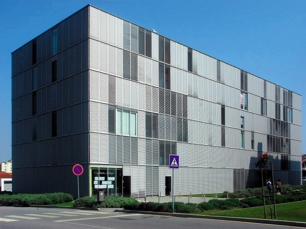 Edifício de Habitação Colectiva, Eduardo Souto de Moura, 1997, Maia<br />Foto Osnildo Adão Wan-Dall Junior 