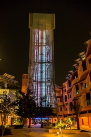 Masdar City, Chaminé captadora de vento, escritório Foster + Partners<br />Foto Gustavo Takatori 