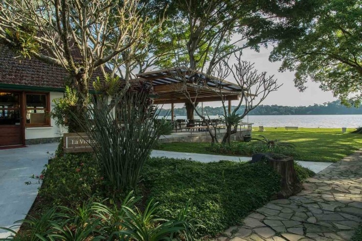 Cobertura da varanda do Yacht Clube Santo Amaro, São Paulo SP, arquiteta Vera Lúcia Domschke<br />Foto Lauro Rocha 