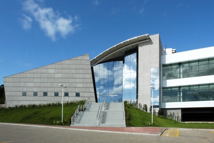 CEITEC – Centro de Excelência em Tecnologia Eletrônica Avançada, fachada principal, Porto Alegre RS. Arquiteto Raul Macadar, 2009<br />Foto Kiki Joner 