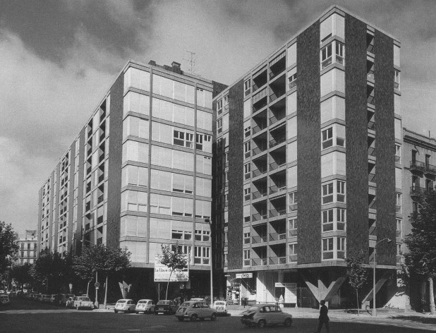 Foto del Edificio Mediterráneo, desde la esquina de las calles Consejo de Ciento y Conde Borrell<br />Foto divulgação/ Creative Commons  [Website urbipedia.org]