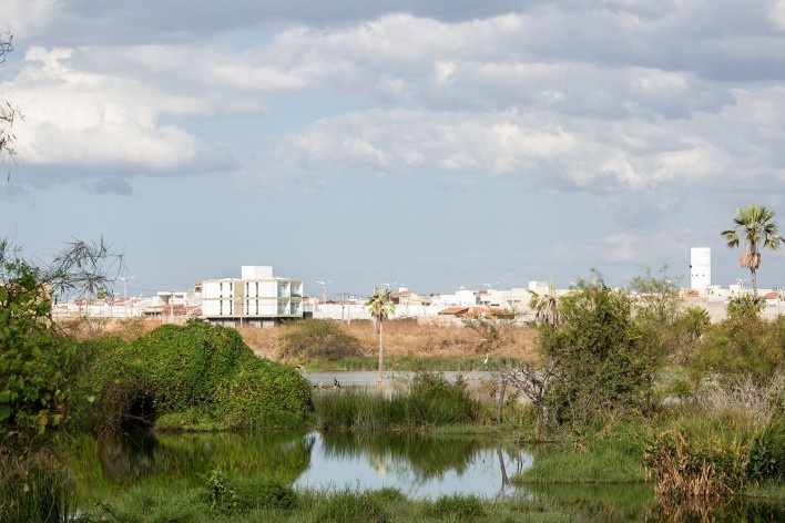 Casas + Edifício Misto MBV2, Sobral CE Brasil, 2020. Arquitetos Bruno Braga, Bruno Perdigão, Igor Ribeiro e Luiz Cattony / Rede Arquitetos<br />Foto Igor Ribeiro 