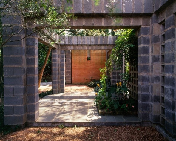 Casa de Ipanema, projeto de Sergio Marques, colaboração de Anna Paula Canez; execução de Sergio Marques, 1989/1992<br />Foto Sergio M. Marques 