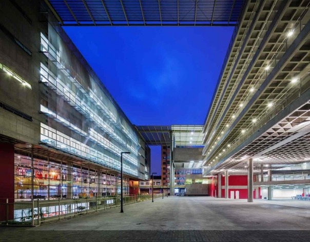 Centro Paula Souza, São Paulo, arquitetos Francisco Spadoni e Pedro Taddei<br />Foto Nelson Kon 