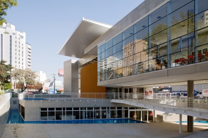Terminal Digital do Ensino, São Caetano do Sul, 2008. Arquiteto José Augusto Aly<br />Foto Nelson Kon 