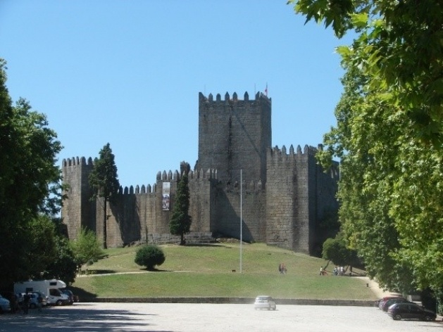 Castelo de Guimarães em Guimarães<br />Foto Regiane Pupo 