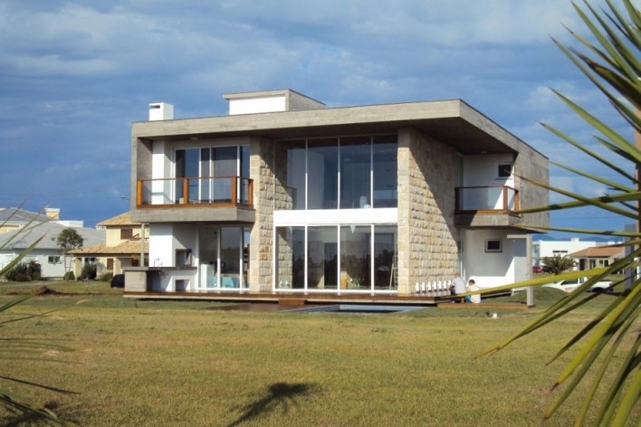 Casa no Xangri-lá, Condomínio Ventura Club. Pro A Profissionais de Arquitetura Ltda, 2011. Xangri-lá RS Brasil<br />Foto ProA 