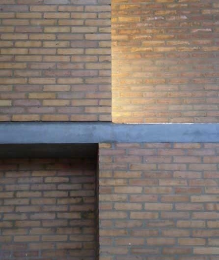 Cootrapar – cooperativa de trabajadores de aceros del paraguay. Detalle muro Z entrada de luz y viento. Arq. Luis Alberto Elgue y Arq. Cynthia Solis Patri. Villa Hayes, Paraguay. 2007 – 2008.