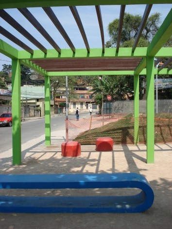 Vista sob a Pérgola-Mesa - Banco-Bola<br />Imagem dos autores do projeto 