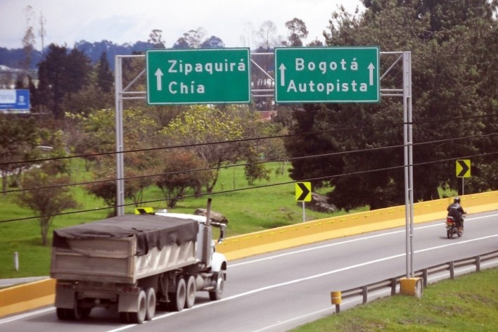 Autopista para Bogotá, a partir do desvio para o município de Chia<br />Foto Jéssica Rossone 