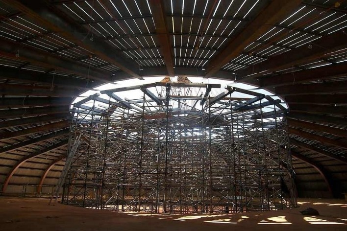 Fundação Darcy Ribeiro. Cobertura vista por dentro, sobre a laje do mezanino. Instituto Brasileiro de Tecnologia do Habitat, Arquiteto João Filgueiras Lima, Lelé. Brasília DF, Brasil, 2010