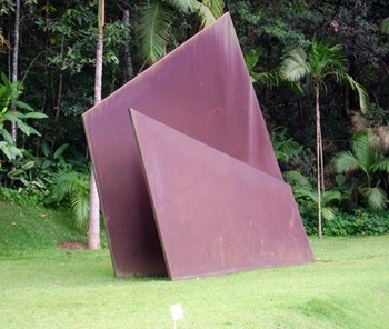 "Gigante dobrada", de Amílcar de Castro<br />Foto Denise Teixeira 