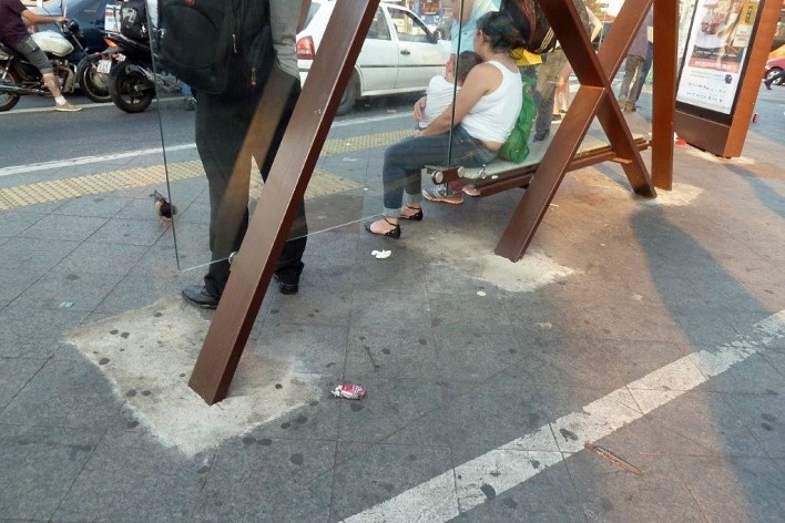 Ponto de ônibus, Largo da Batata, São Paulo<br />Foto Michel Gorski 