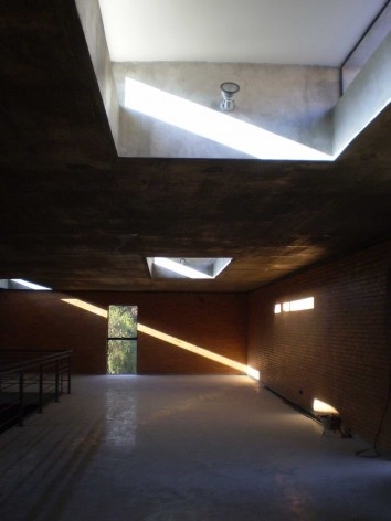 Cootrapar – cooperativa de trabajadores de aceros del Paraguay. Interior tomas de luz. Arq. Luis Alberto Elgue y Arq. Cynthia Solis Patri. Villa Hayes, Paraguay. 2007 – 2008.