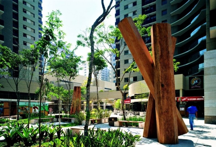 Brascan Century Plaza, São Paulo. Escritório Konigsberger Vannucchi, 2000-2003<br />Foto Nelson Kon 
