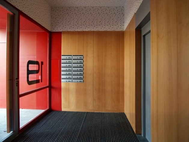 Conjunto Habitacional Fira de Barcelona – L’Hospitalet de Llobregat, entrada do edifício, Barcelona 2009. ONL Arquitectura<br />Foto Gianluca Giaccone 