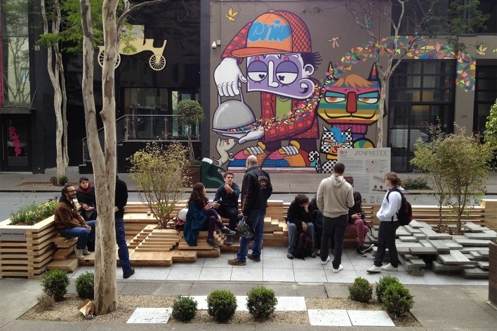 Zonas Verdes para o Design Weekend, rua Amauri, usos do parklet. Zoom, Superlimão, Tato, H2C e Marton<br />Foto Ricardo Lisboa 