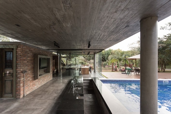Kiosk EL165, Gravataí RS Brasil, 2016. Architects Diego Brasil and Anderson Calvi / Br3 Arquitetos<br />Foto / photo Marcelo Donadussi 