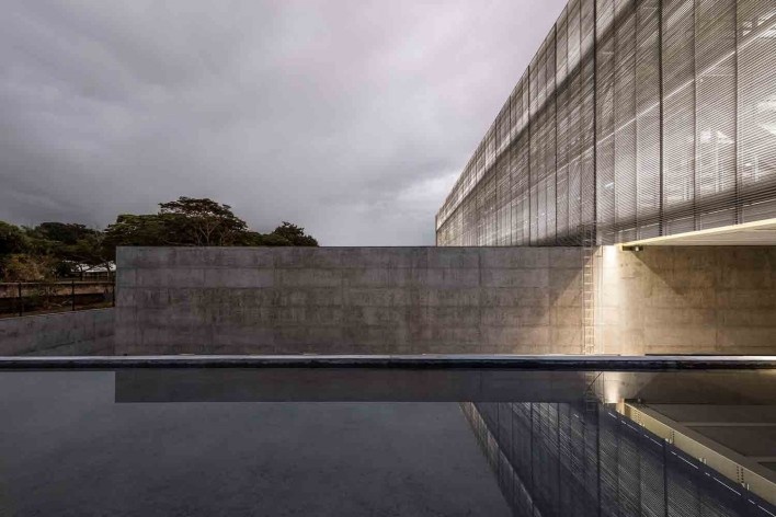 Nova sede da Confederação Nacional de Municípios – CNM, Brasília DF, 2016. Arquitetos Luís Eduardo Loiola e Maria Cristina Motta / Mira Arquitetos<br />Foto Leonardo Finotti 